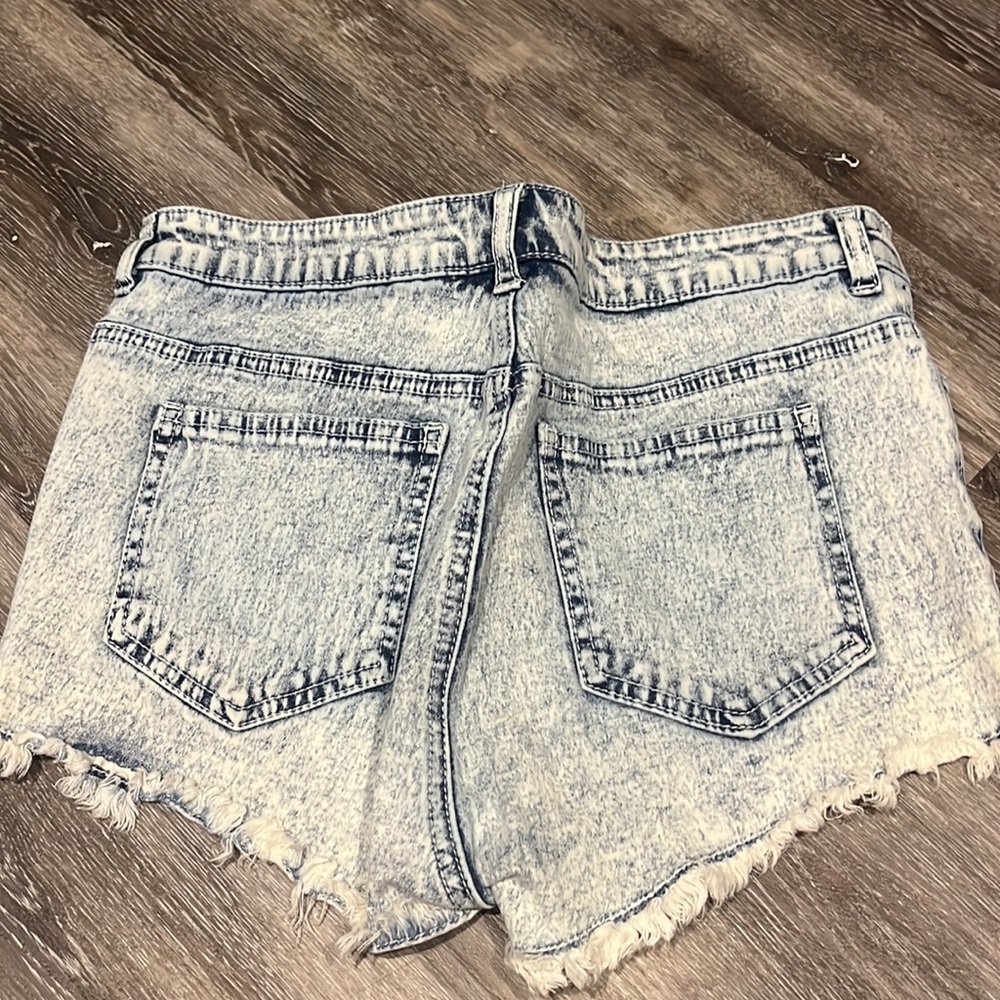 Shorts - Picture 2 of 3